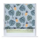 Ананасы и листья монстеры